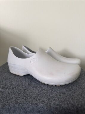White Slip-On Women's Clogs — Lightweight Comfort